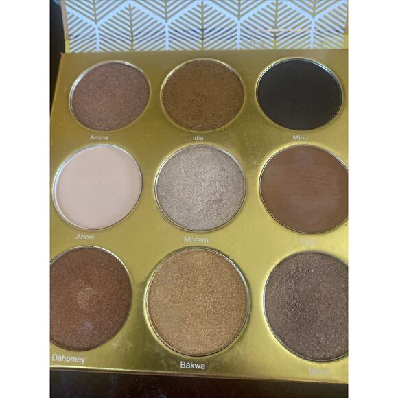 The Warrior - Juvia's Place Vibrant Eyeshadow Palette Richly Pigmented - Picture 3 of 3